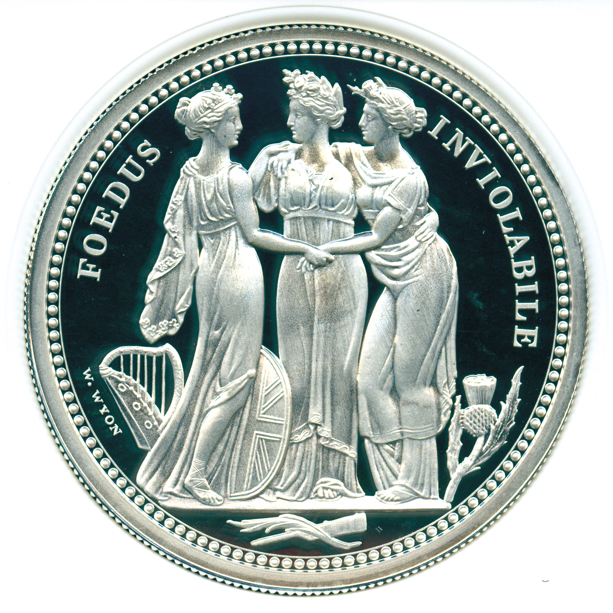 イギリス 5ポンド銀貨 2oz スリーグレイセス / 三美神 エリザベス2世 2020 準最高鑑定 PF69UC 付属品